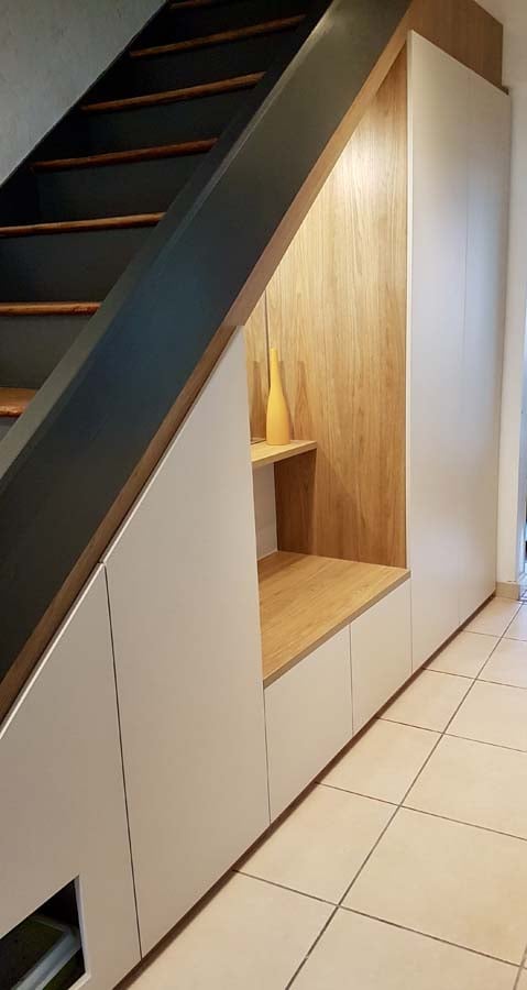 sous-escalier-sur-mesure-avec-assise-et-miroir-quadro-begard.jpg