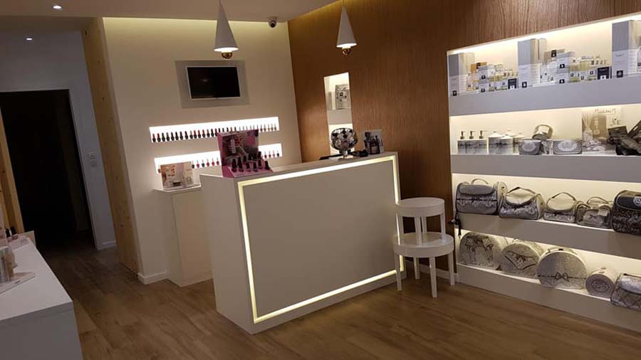 magasin-showroom-bande-d-accueil-quadro-lannion.jpg
